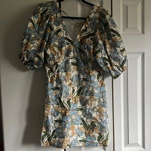 AMALIE THE LABEL - LINEN PUFF SLEEVE OPEN BACK BODYCON MINI DRESS IN IRIS FLORAL